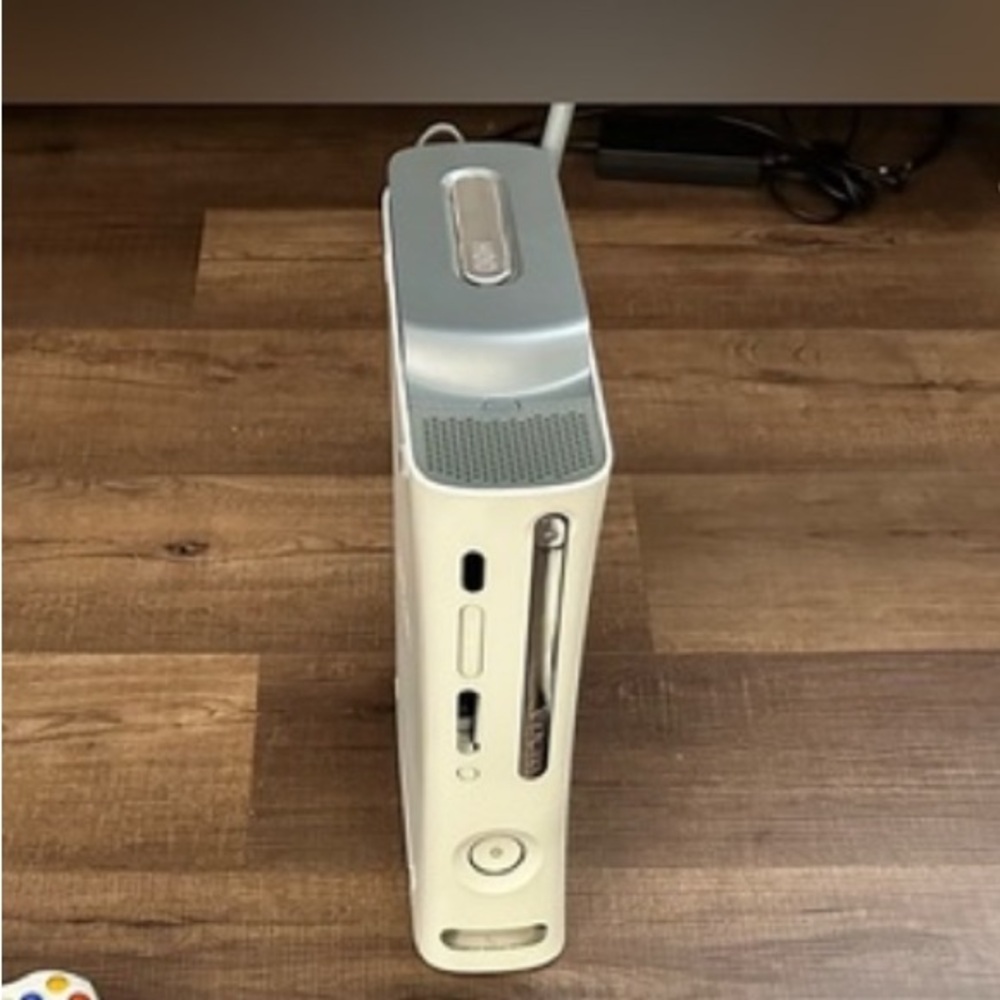 xbox 360 with power/Av cables
